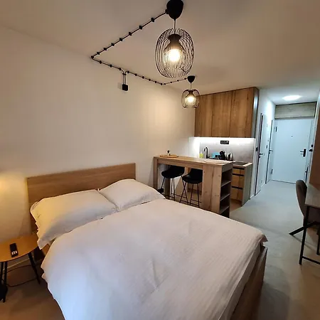 Apartament Entrez Snp - Pri Fakultnej Nemocnici